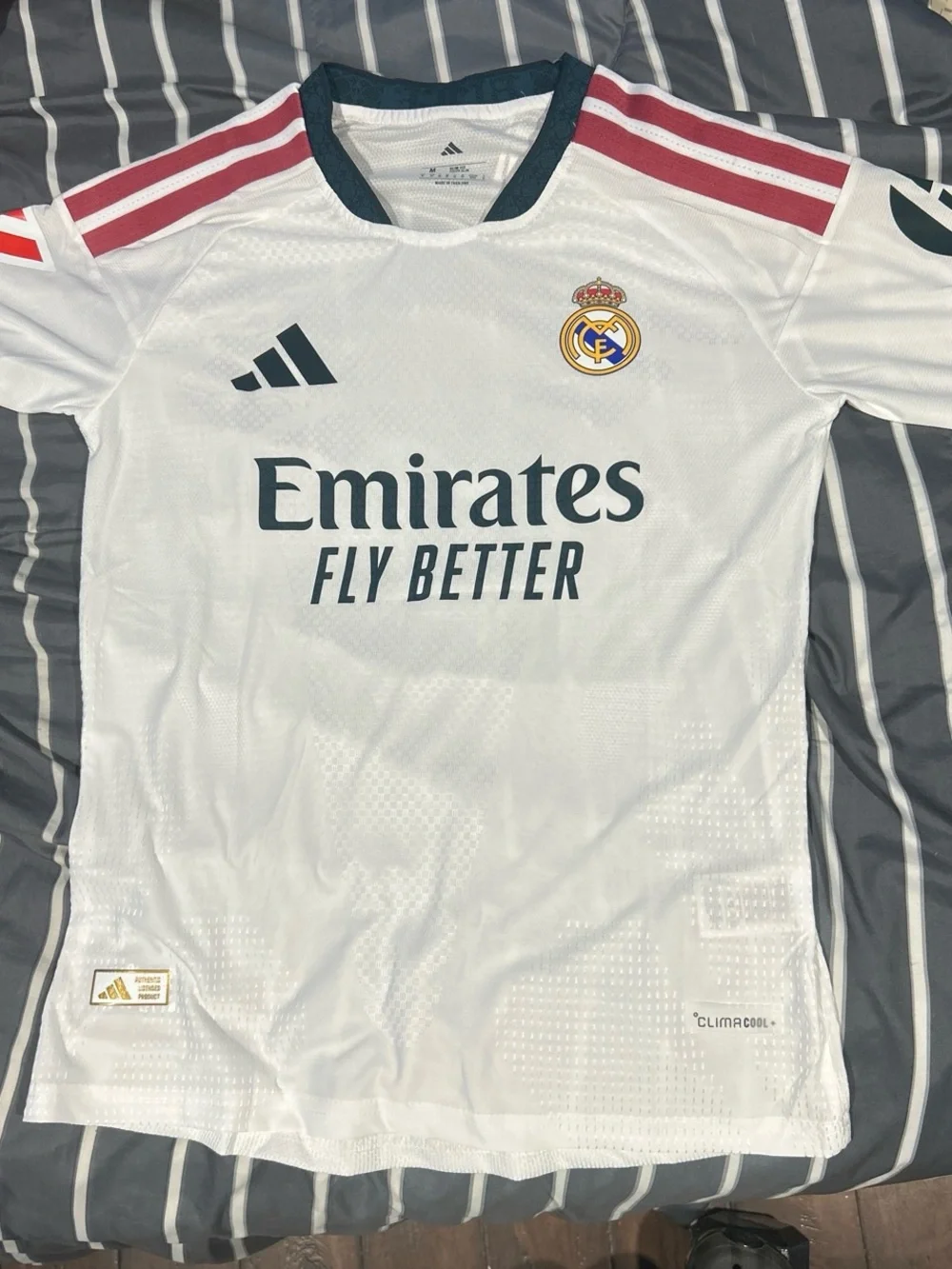 Real Madrid men’s White Home Jersey with pink Shoulder Stripes